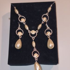 Avon Cream Pearl and Silver Necklace